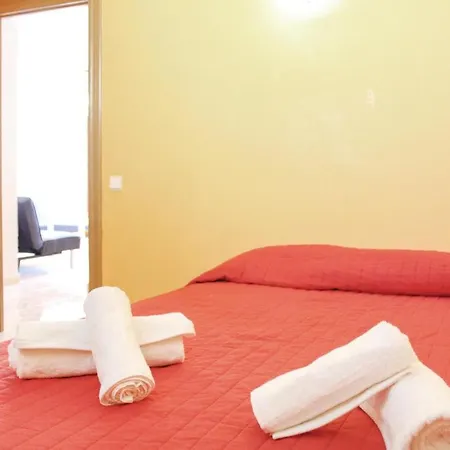 2 Bedroom Pet Friendly In Apartment *
