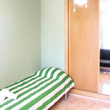 2 Bedroom Pet Friendly In Apartment *