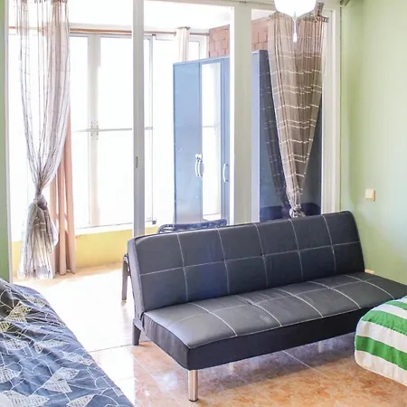 2 Bedroom Pet Friendly In Apartment *